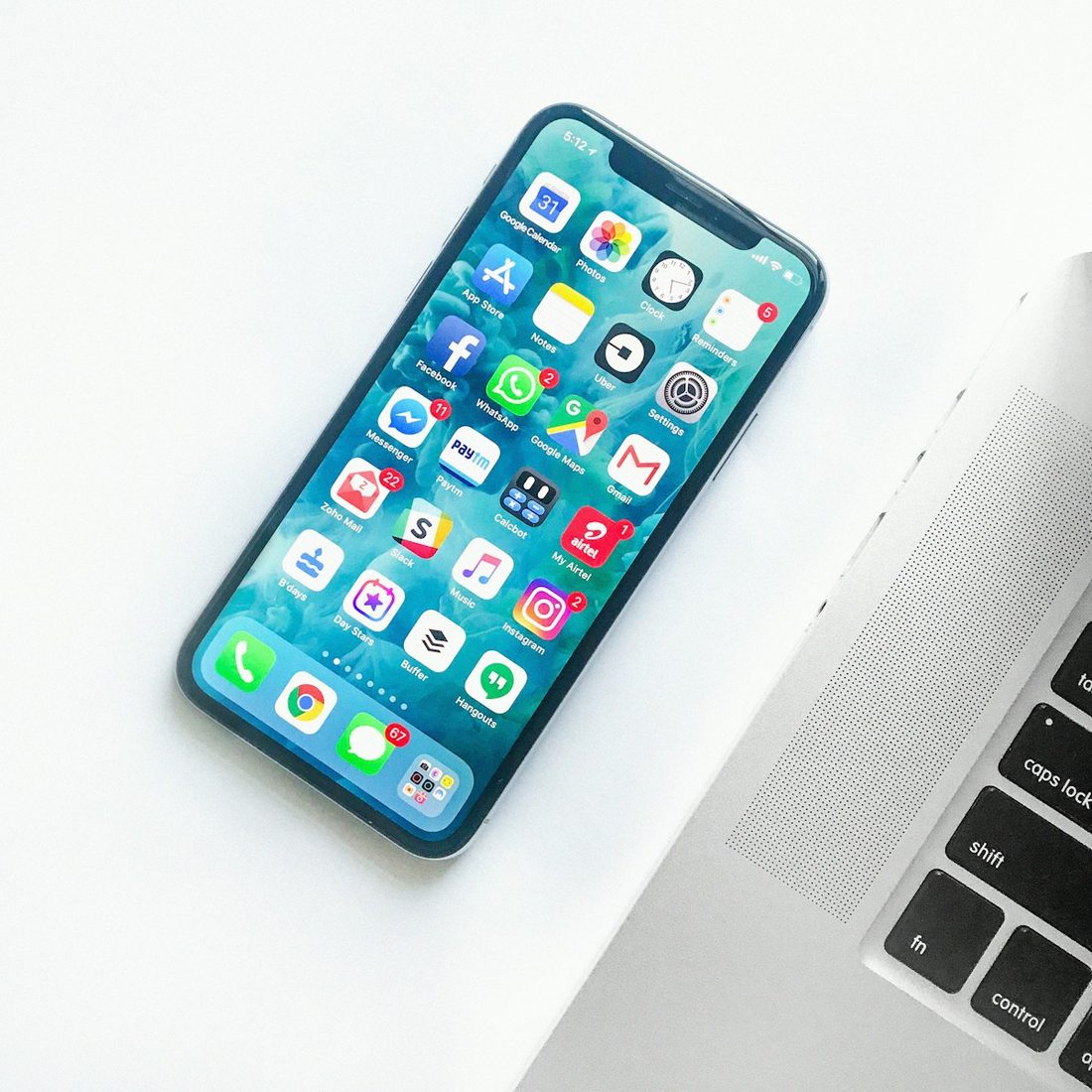 奇异果体育 APP 赛程与赛事列表界面示意
